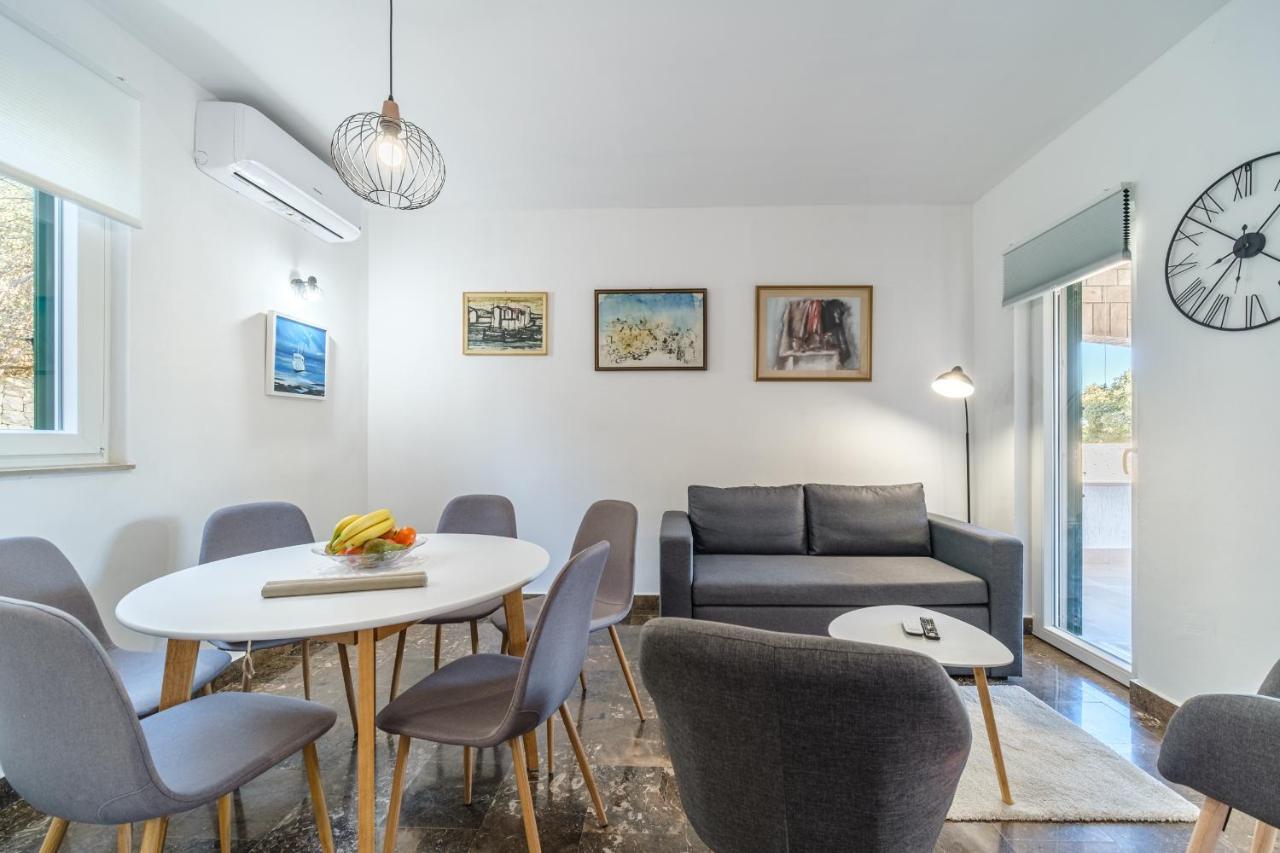 Apartment Atj House *